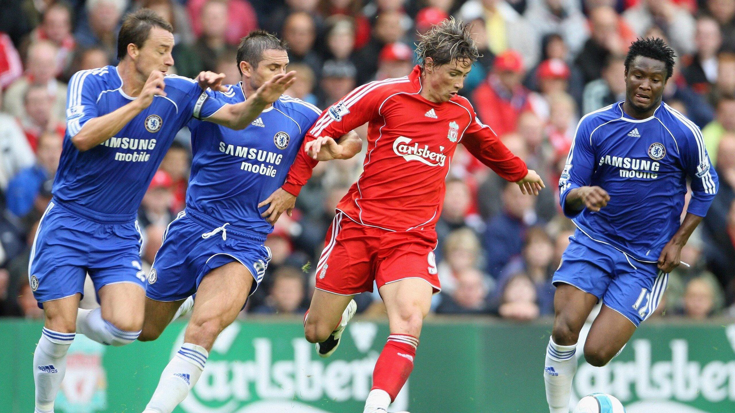 鲁京球迷看台温情互动 民间纽带折射足球文化新生态