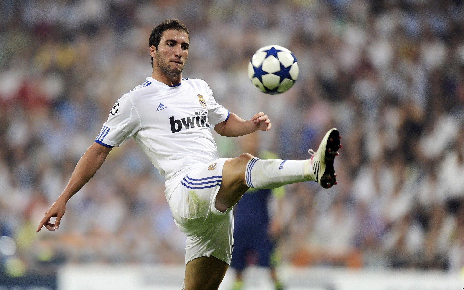 足坛风云一夜，传奇身影交织未来版图 C罗会面政要引热议 世界